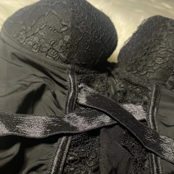 Black fashion nova bodysuit - Picture 3 of 3